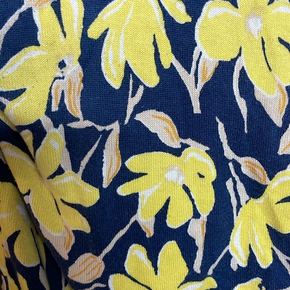 Lands’ End size medium navy with yellow floral button down crewneck cardigan - Picture 2 of 7